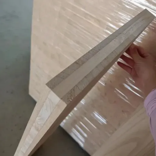 Strukturna iverica rubova od punog drva Paulownia